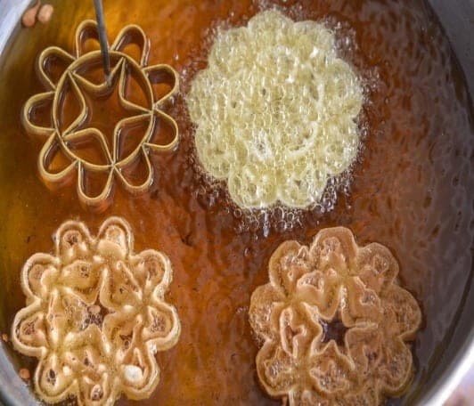 Contoh bentuk dan variasi Kuih Loyang.