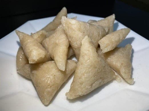 Ketupat Palas yang telah dibuka daripada balutannya.