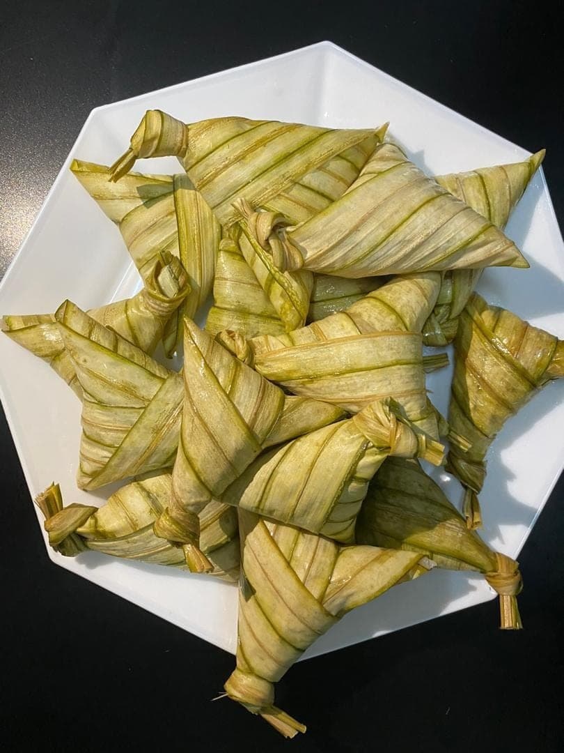 Ketupat Palas dalam balutan daun palas.