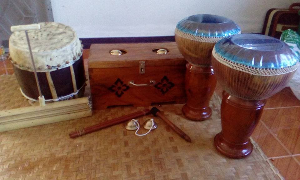 Himpunan alat muzik tradisional yang digunakan dalam persembahan Menora