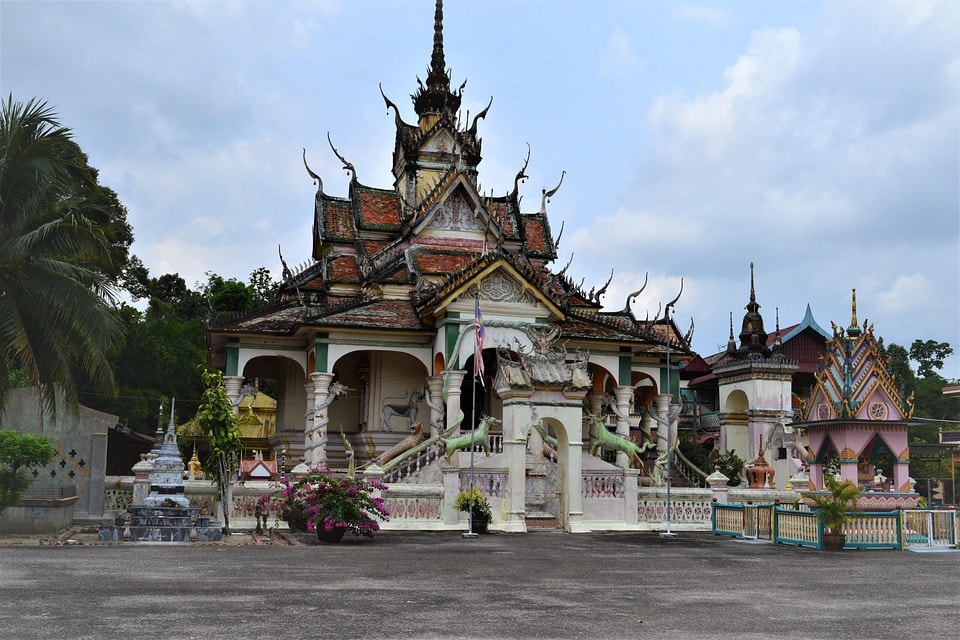 Seni bina wat dalam kehidupan masyarakat Siam Malaysia