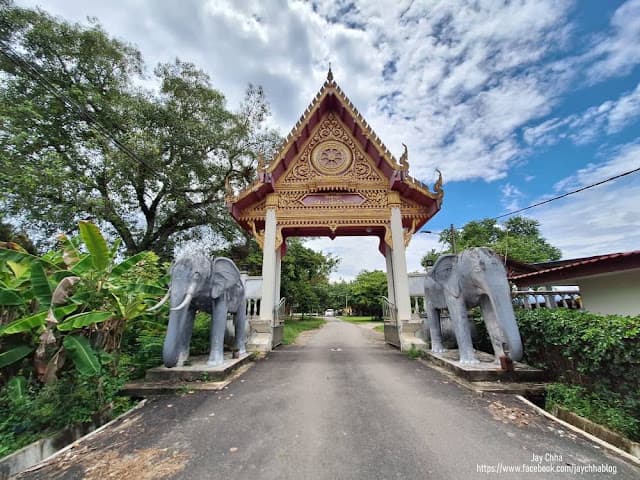 Entrance gateway of Wat Lampam ('the White Temple'), Kampung Lampam, Rambai, Kedah