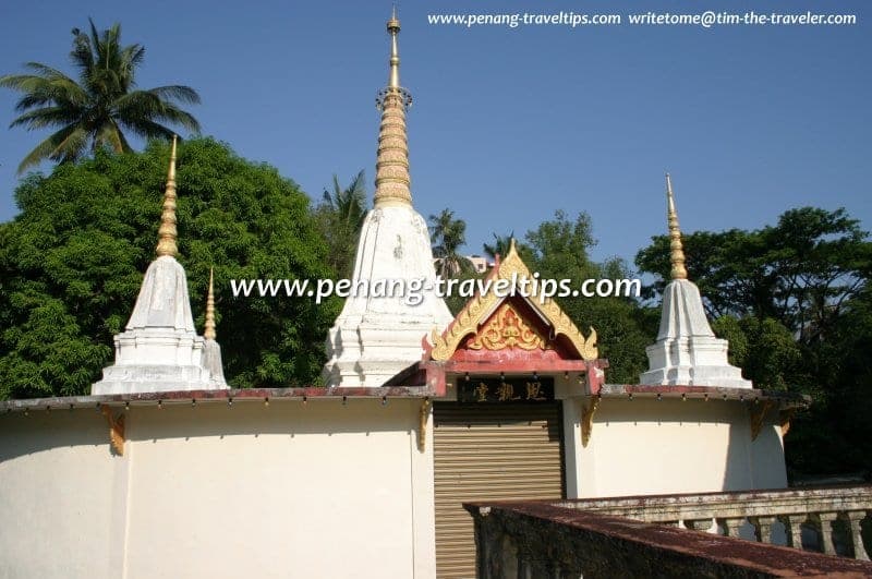 Stupas and gateway of Wat Pinbang-Onn (Outer Sanctuary), Green Lane, George Town, Penang