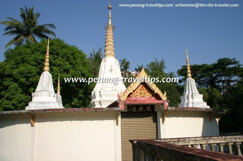 Stupas and gateway of Wat Pinbang-Onn (Outer Sanctuary), Green Lane, George Town, Penang